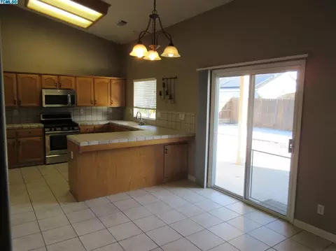 1489 Hawthorn St, Lemoore, CA 93245 photo 5