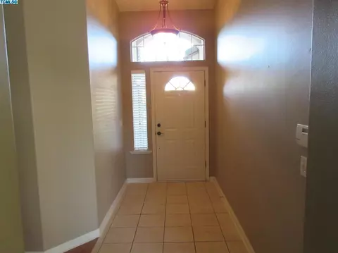 1489 Hawthorn St, Lemoore, CA 93245 photo 3