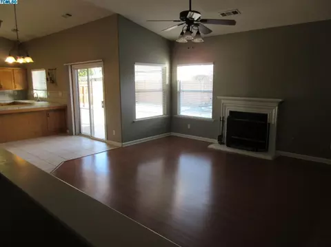 1489 Hawthorn St, Lemoore, CA 93245 photo 8