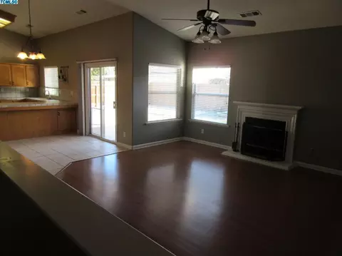 1489 Hawthorn St, Lemoore, CA 93245 photo 7