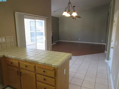 1489 Hawthorn St, Lemoore, CA 93245 photo 6