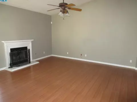 1489 Hawthorn St, Lemoore, CA 93245 photo 9