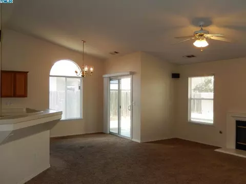 4028 E Meadow Ave, Visalia, CA 93292 photo 3