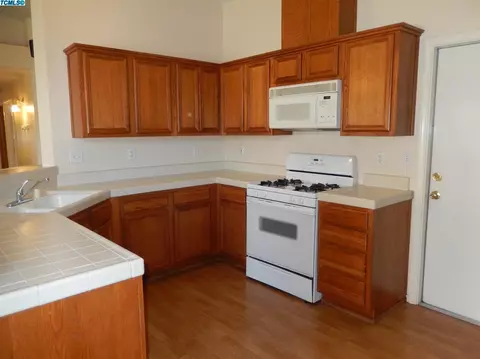 4028 E Meadow Ave, Visalia, CA 93292 photo 4
