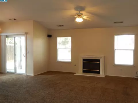 4028 E Meadow Ave, Visalia, CA 93292 photo 2