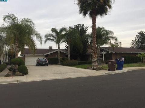 1444 Circle Dr E, Sanger, CA 93657 photo 1