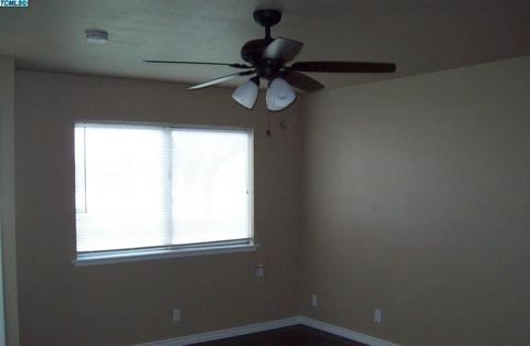 534 Nelson St, Exeter, CA 93221 photo 2