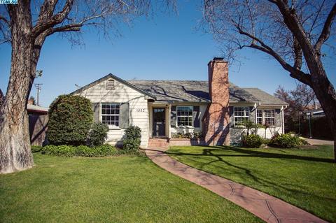 1032 W Iris Ave, Visalia, CA 93277 photo 1
