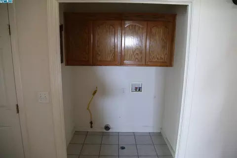 504 E Beacon Ave, Tulare, CA 93274 photo 10