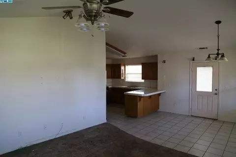 504 E Beacon Ave, Tulare, CA 93274 photo 7