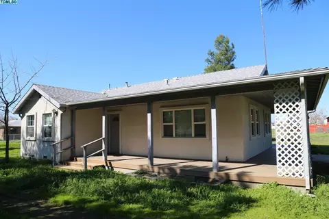 504 E Beacon Ave, Tulare, CA 93274 photo 2