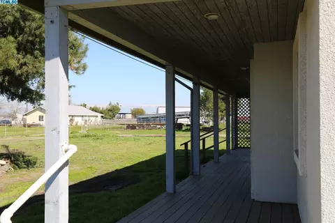 504 E Beacon Ave, Tulare, CA 93274 photo 20