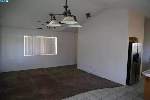 504 E Beacon Ave, Tulare, CA 93274 photo 8