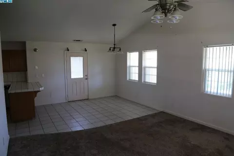 504 E Beacon Ave, Tulare, CA 93274 photo 18