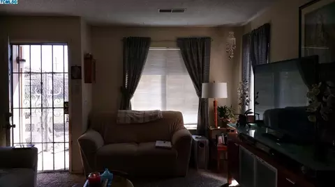 213 S 7th St, Fowler, CA 93625 photo 3