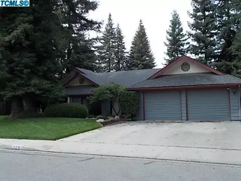 228 E Dorothea Ct, Visalia, CA 93277 photo 4