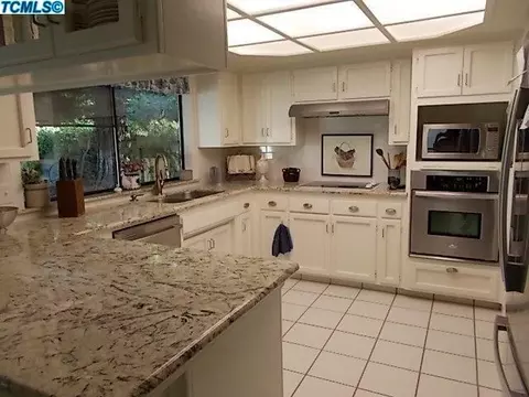 228 E Dorothea Ct, Visalia, CA 93277 photo 9