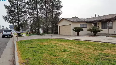 1537 E Sequoia Ave, Tulare, CA 93274 photo 2