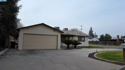 1537 E Sequoia Ave, Tulare, CA 93274 photo 1