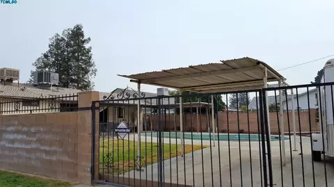1537 E Sequoia Ave, Tulare, CA 93274 photo 4
