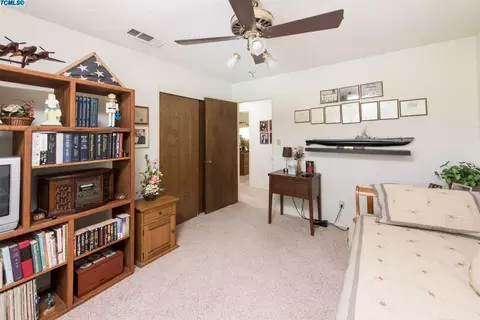 2402 E Paradise Ave, Visalia, CA 93292 photo 15
