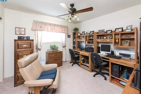 2402 E Paradise Ave, Visalia, CA 93292 photo 16