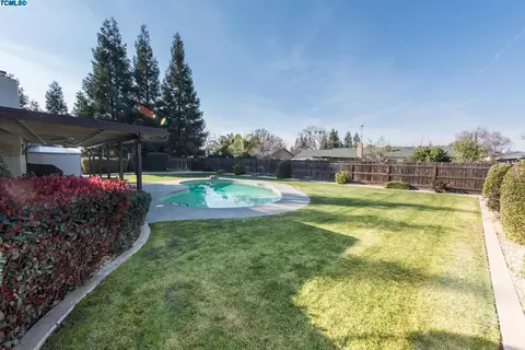 2402 E Paradise Ave, Visalia, CA 93292 photo 22