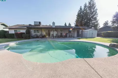 2402 E Paradise Ave, Visalia, CA 93292 photo 20