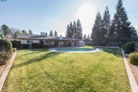 2402 E Paradise Ave, Visalia, CA 93292 photo 18