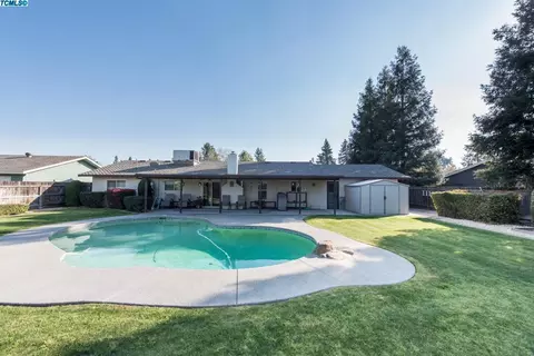 2402 E Paradise Ave, Visalia, CA 93292 photo 21