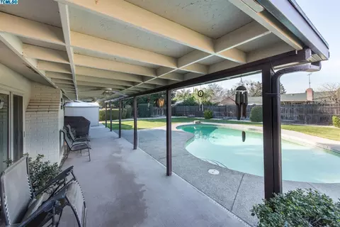 2402 E Paradise Ave, Visalia, CA 93292 photo 19