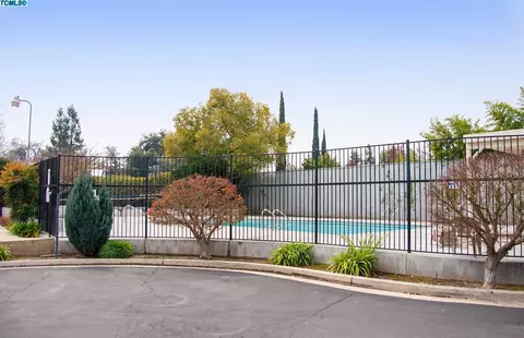 1336 E Castleview Ave, Visalia, CA 93292 photo 31