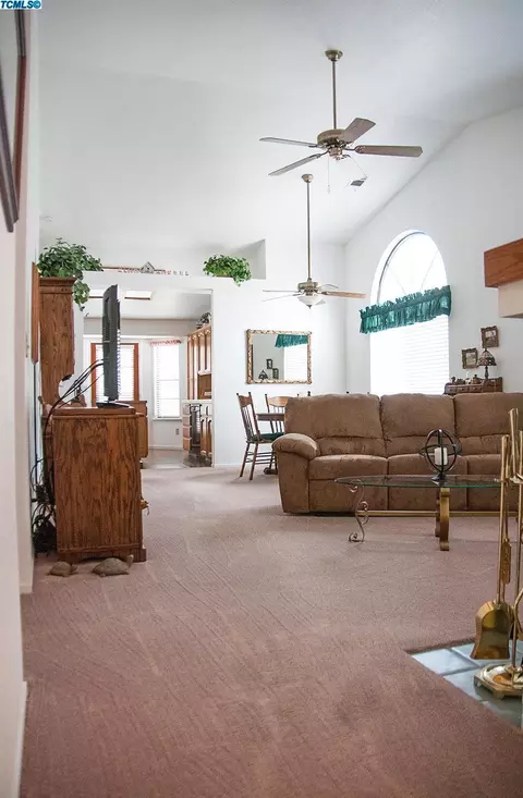1336 E Castleview Ave, Visalia, CA 93292 photo 9