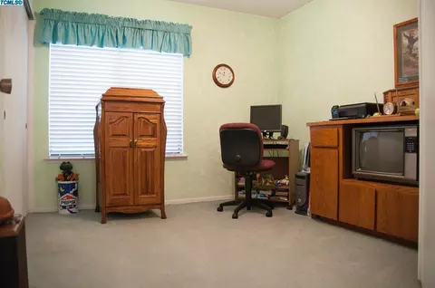 1336 E Castleview Ave, Visalia, CA 93292 photo 8