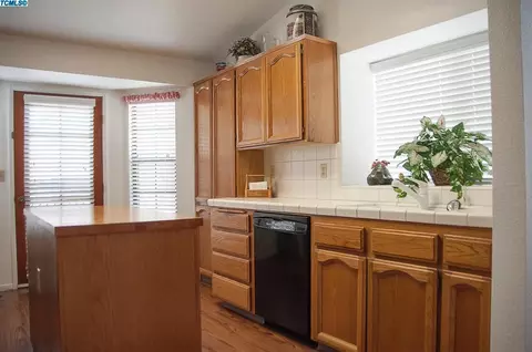 1336 E Castleview Ave, Visalia, CA 93292 photo 22
