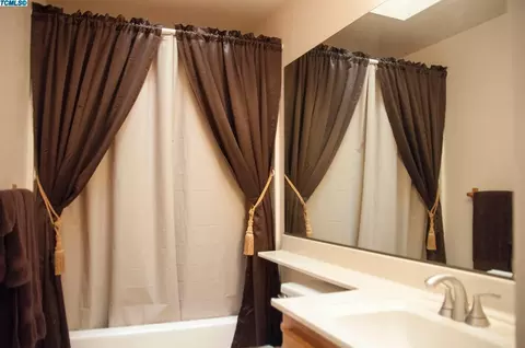 1336 E Castleview Ave, Visalia, CA 93292 photo 25