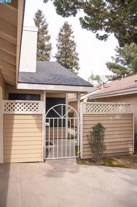1336 E Castleview Ave, Visalia, CA 93292 photo 2