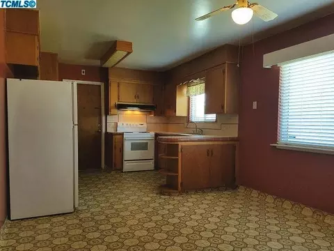 5 W Spring Ln, Lemoore, CA 93245 photo 5