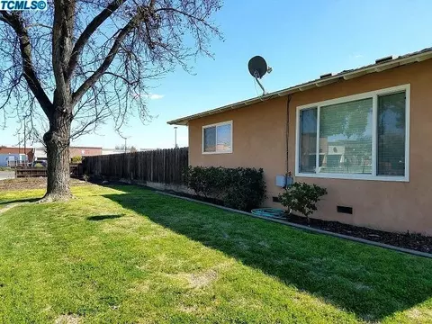 5 W Spring Ln, Lemoore, CA 93245 photo 4