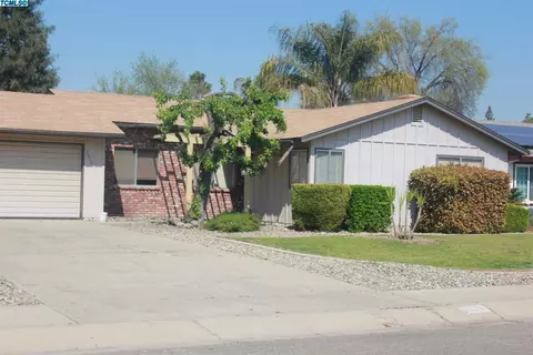 1016 E Feemster Ave, Visalia, CA 93292 photo 1