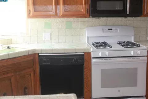 1016 E Feemster Ave, Visalia, CA 93292 photo 6