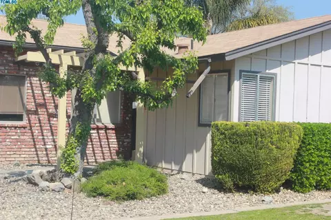 1016 E Feemster Ave, Visalia, CA 93292 photo 5