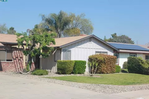 1016 E Feemster Ave, Visalia, CA 93292 photo 2