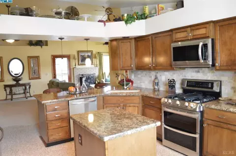 1452 Maple Ct, Lemoore, CA 93245 photo 7