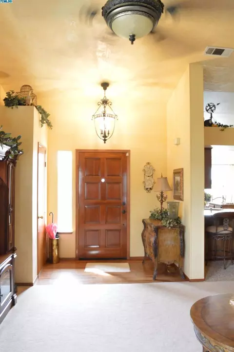 1452 Maple Ct, Lemoore, CA 93245 photo 3