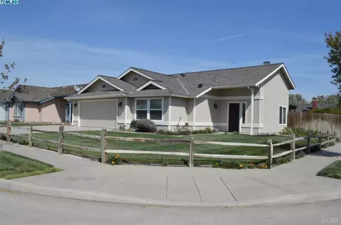 1452 Maple Ct, Lemoore, CA 93245 photo 2