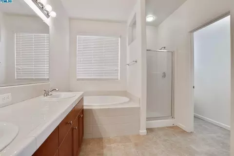 606 Siena Way, Lemoore, CA 93245 photo 9