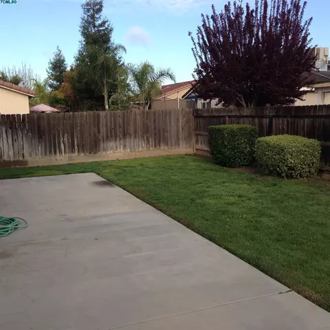 1740 E Copper Ct, Visalia, CA 93292 photo 4