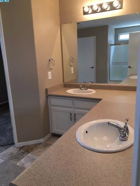 2233 E La Vida Ave, Visalia, CA 93292 photo 17