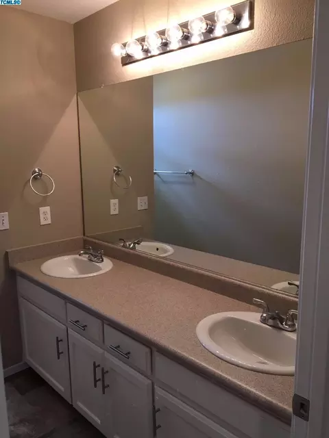 2233 E La Vida Ave, Visalia, CA 93292 photo 21
